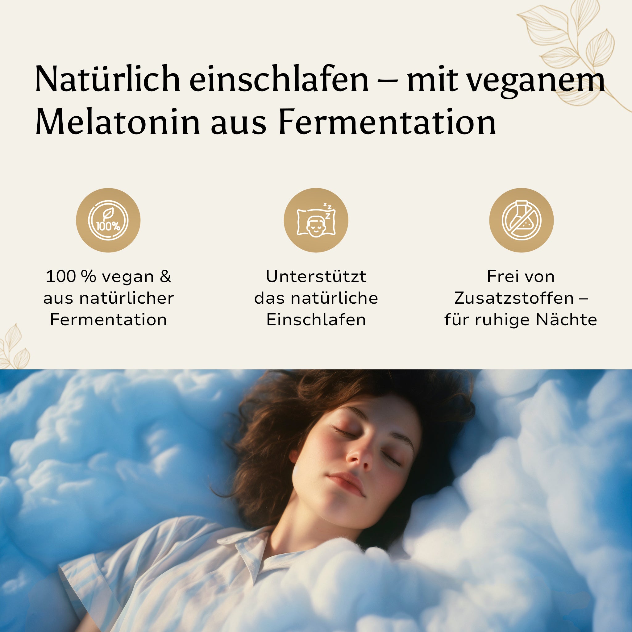 Frau liest am Abend in ruhiger Atmosphäre – Darstellung natürlicher Einschlafroutine mit Melatonin Kapseln.