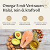 Mann beim gesunden Kochen – dargestellt als bewusster Lebensstil mit Omega-3 Supplement.

